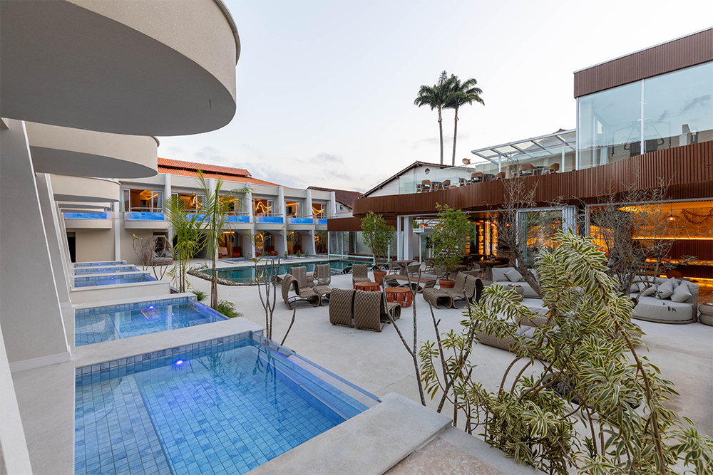 Piscina e área central - Sdesign Hotel em Paraty